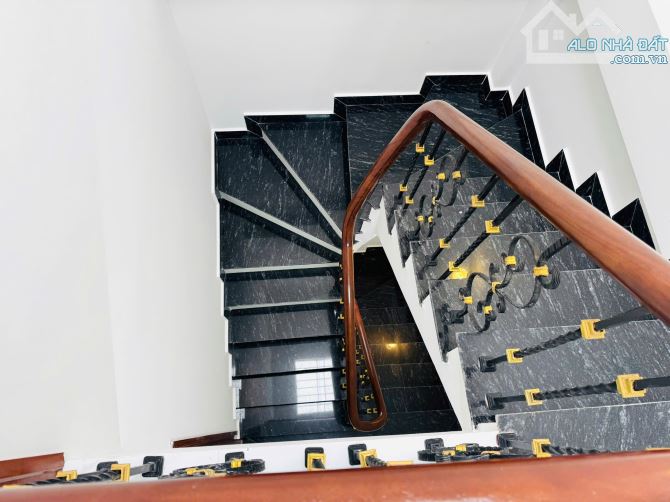 NHÀ NGUYỄN CHÍNH 38M2, 5 TẦNG - CHÍNH CHỦ, SỔ VUÔNG ĐẸP – GIÁ TỐT - 2