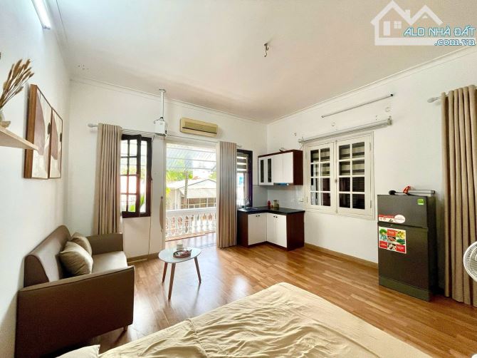 Cần cho thuê căn hộ có ban công, khép kín Phố Bà Triệu, DT 35m2, giá thuê 8tr/tháng - 2