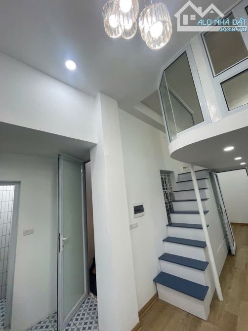 Vị trí đẹp, ô tô đỗ cách nhà 5m, 30m ra mặt phố. Nhà 2 mặt ngõ trước sau, thoáng sáng. - 2