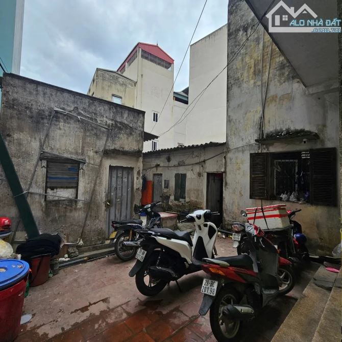 BÁN ĐẤT PHỐ PHẠM VĂN ĐỒNG CẦU GIẤY 26 TỶ 200M2 MT 10M C4 NGÕ THÔNG  GẦN Ô TÔ KINH DOANH GẦ - 2