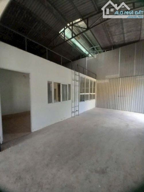 Cho thuê Kho 220 m2 đường Võ Văn Kiệt 7 triệu tiện chứa hàng - 2