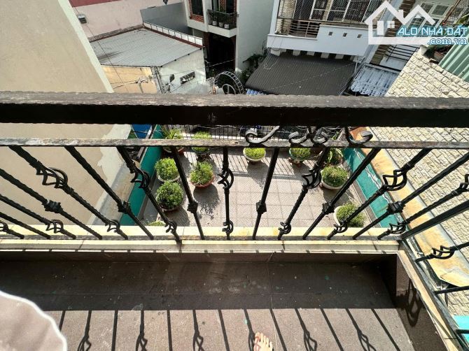 Bán Biệt Thự Hẻm 8mét,Lê Văn Sỹ,P,14,Quận,3 ( 6,3x25m) Nở hậu;11m2,198m2,Kc;3 Tầng,37 ỷ - 3
