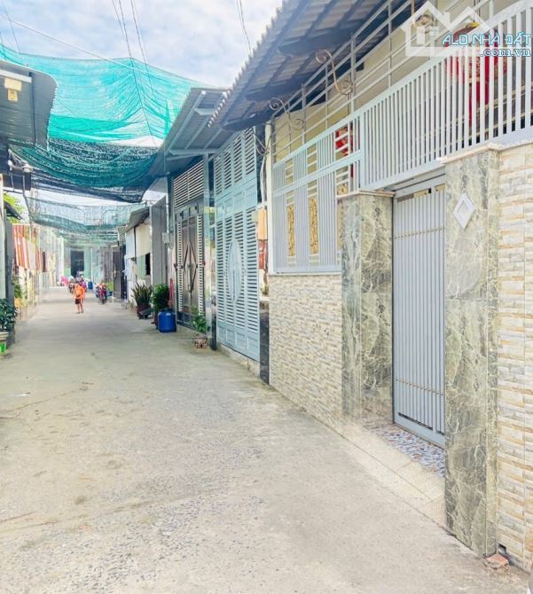 Bán Nhà  2 Mặt Tiền  Hẻm Hóc Môn- 78 M2 - 2Tầng - HXH Thông - Chỉ 3,1 Tỷ. - 3