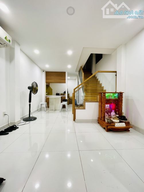 NGAY HÒA BÌNH- LŨY BÁN BÍCH- NHÀ 3 TẦNG ĐẸP BTCT - 40M2 - HOÀN CÔNG ĐỦ- NHỈNH 4 TỶ - 3