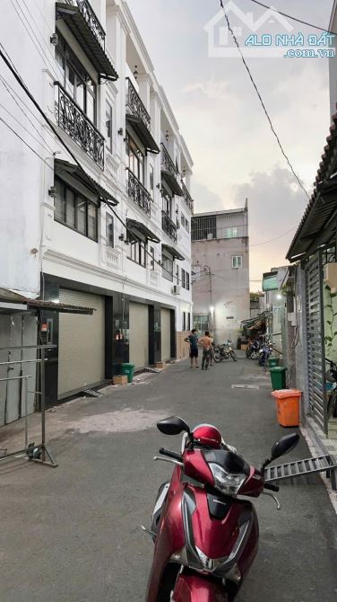Nhà 4 TẦNG - TÔ NGỌC VÂN , Quận 12 - SẴN DÒNG TIỀN 18tr/tháng - HXH - Chỉ 5.x tỷ - 3