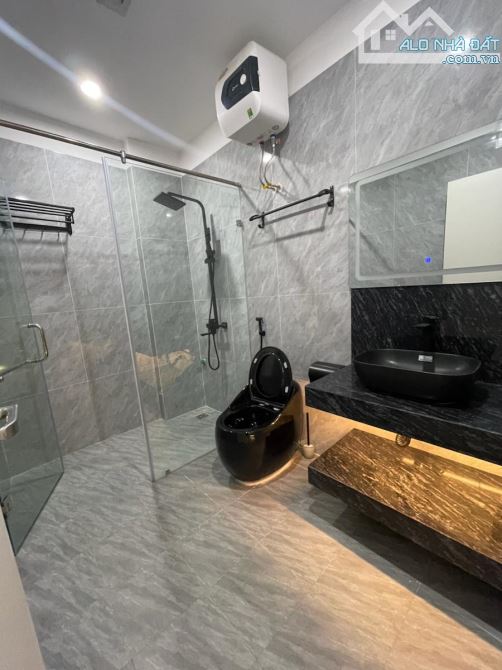 GẦN PHỐ - BA GÁC ĐỖ CỬA - LÔ GÓC - NHÀ ĐẸP FULL NỘI THẤT - 3