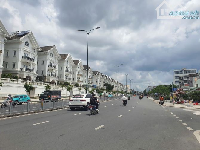 Bán CHDV Dương Quảng Hàm F5 DT  gần 200m2 đường 8m thông giá chỉ 23,5 tỷ TL - 3