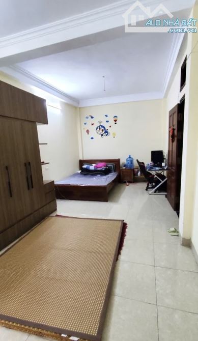 NHÀ PHÂN LÔ GẦN NGUYỄN CHÁNH – 9Tỷ - 45m x 4T - NGÕ Ô TÔ – VỪA Ở VỪA KD – THU 30TR/TH - 3