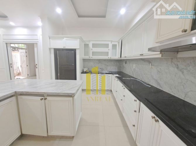 BIỆT THỰ HIỆN ĐẠI ĐƯỜNG NGUYỄN VĂN HƯỞNG - CÓ SẴN NỘI THẤT GIÁ 65 TRIỆU - 3