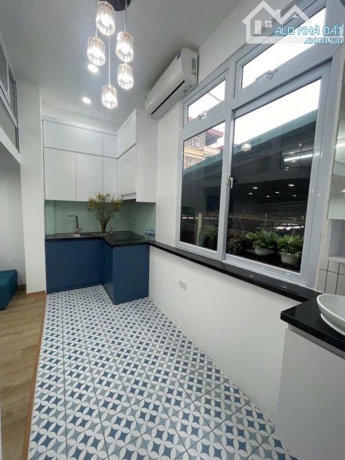 Vị trí đẹp, ô tô đỗ cách nhà 5m, 30m ra mặt phố. Nhà 2 mặt ngõ trước sau, thoáng sáng. - 3
