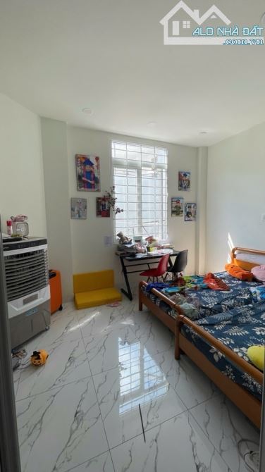 Bán nhà 4 tầng phường Tân Thuận Tây (xe hơi đỗ cửa); 5x9m; tiện ích đủ đầy; hoàn công đủ - 2