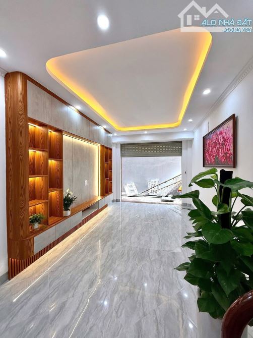 NHÀ ĐẸP QUAN HOA CẦU GIẤY 13TỶ 40M 6T MT 4M THANG MÁY NGÕ VIP NHẤT KHU CẦU GIẤY RỘNG THÔNG - 4