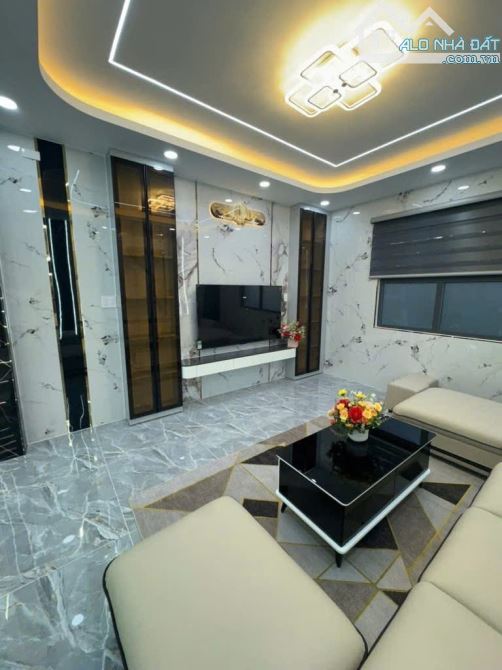 Bán nhà Lâm Thị Hố - Quận 12-  Ngang 4x dài 14-  5 Tầng- 6,3Tỷ-Nhà mới 100% - - 4