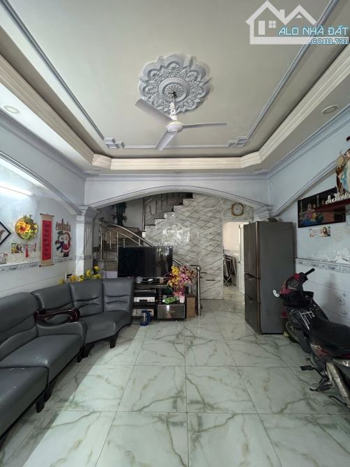 Bán gấp nhà 58m2. 3 tầng liên khu 5-6. BHHB. Bình Tân. Chỉ 4.2ty - 4