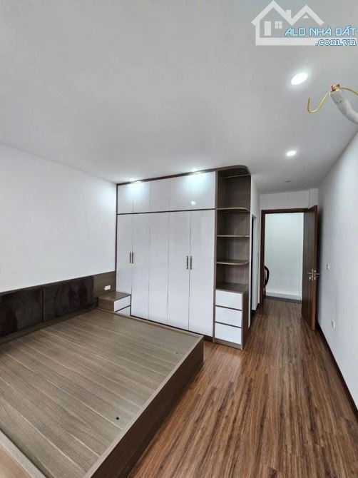 NHÀ ĐẸP NGỌC LÂM - 5TẦNG XÂY KIÊN CỐ - GẦN CẦU CHƯƠNG DƯƠNG, LONG BIÊN - VỊ TRÍ ĐẸP - 4