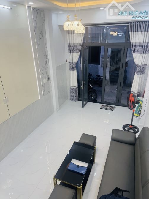 BÁN NHÀ MỚI 3 TẦNG PHẠM VĂN BẠCH, TÂN BÌNH – HẺM XE HƠI – 4PN – CHỈ 5.8 TỶ TL - 4