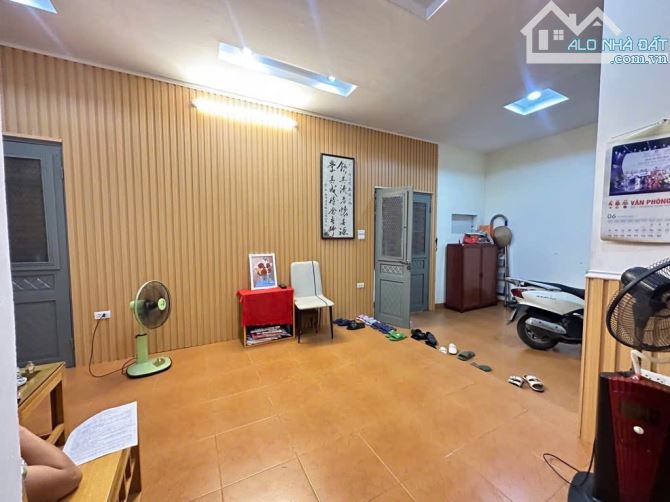 NHỈNH 12 TỶ NHÀ LÔ GÓC, Ô TÔ, DƯƠNG QUẢNG HÀM, CẦU GIẤY, DT 45M, 3 TẦNG, MẶT TIỀN 7.8M - 4
