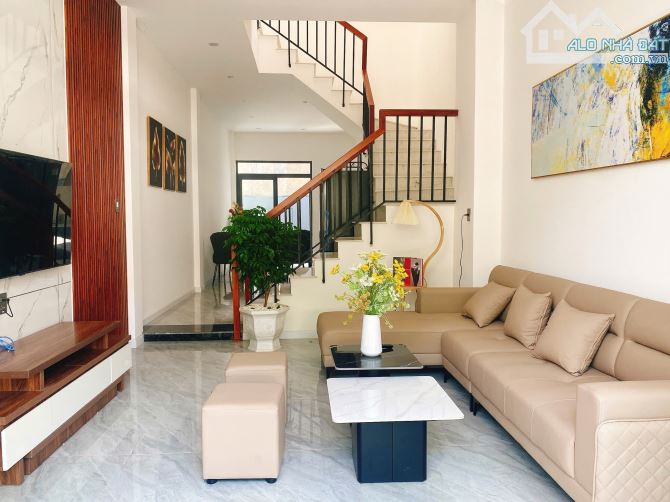 MT Nguyễn Xuân Hữu Đà Nẵng , Đường 5,5m vỉa hè 3m - 3