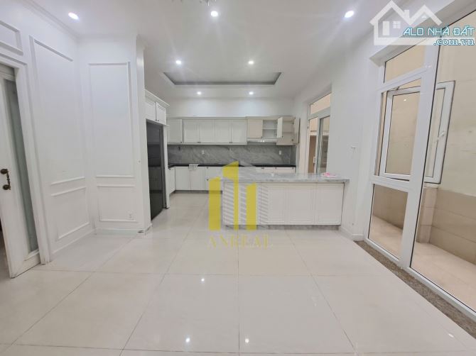 BIỆT THỰ HIỆN ĐẠI ĐƯỜNG NGUYỄN VĂN HƯỞNG - CÓ SẴN NỘI THẤT GIÁ 65 TRIỆU - 4