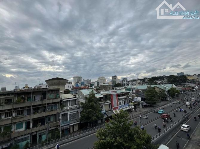 Bán nhà mặt tiền nguyễn tri phương – ngang trên 4m – sân rộng – xe hơi vào nhà – chỉ 18 tỷ - 4