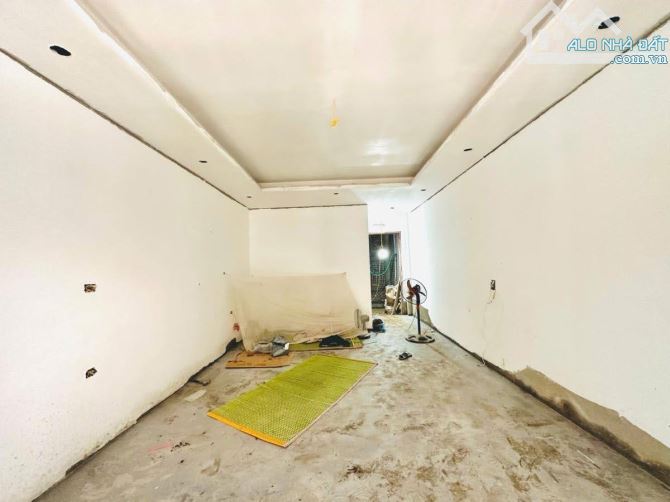 BÁN NHÀ PHÂN LÔ TRẦN QUỐC HOÀN - KINH DOANH TỐT -  THANG MÁY -HAI THOÁNG - 41M2 - 25 TỶ - 4