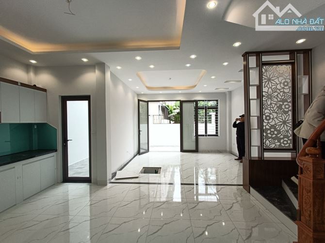 biệt thự mini tại thị trấn Quốc Oai, sân trước sau, ô tô vào. DT 75m2, 3 tầng. Giá 3,6 tỷ - 5