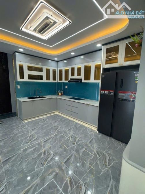 Bán nhà Lâm Thị Hố - Quận 12-  Ngang 4x dài 14-  5 Tầng- 6,3Tỷ-Nhà mới 100% - - 5