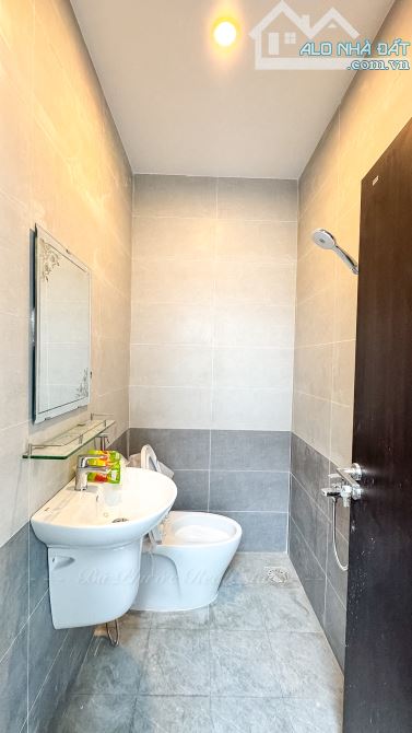 HÀNG HIẾM NHÀ RỘNG GIỮA TRUNG TÂM TP CẦN THƠ. Nhà đẹp đất nở hậu 8m - 5