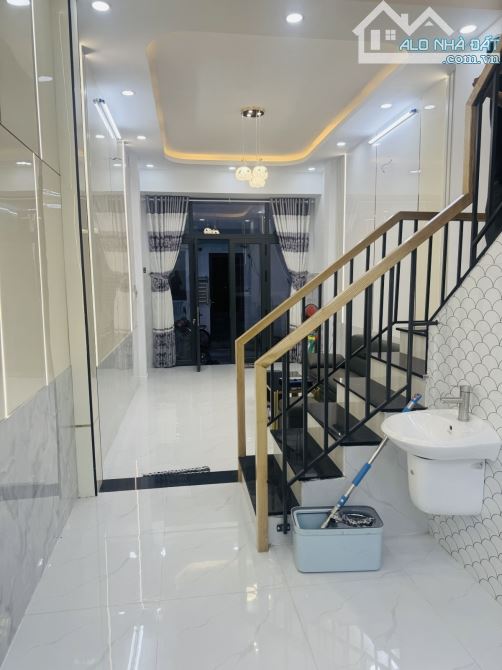 BÁN NHÀ MỚI 3 TẦNG PHẠM VĂN BẠCH, TÂN BÌNH – HẺM XE HƠI – 4PN – CHỈ 5.8 TỶ TL - 5