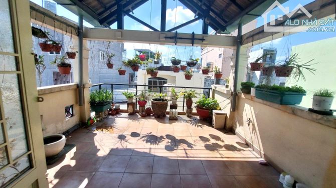 HIẾM, bán nhà 4Tầng (4.3 x 22) - 15m ra hẻm OTO TRÁNH giá chỉ 8.1tỷ - giáp ranh Phú Nhuận - 5