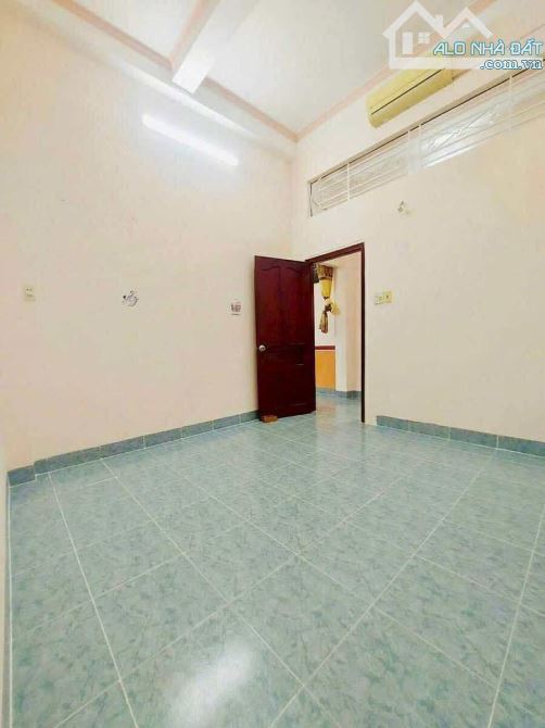 Cho thuê 400 m2 nhà và sân  đường Tầm Vu 9 triệu - 6