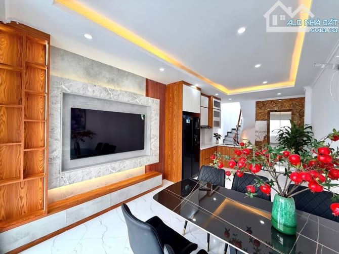 NHÀ ĐẸP QUAN HOA CẦU GIẤY 13TỶ 40M 6T MT 4M THANG MÁY NGÕ VIP NHẤT KHU CẦU GIẤY RỘNG THÔNG - 6