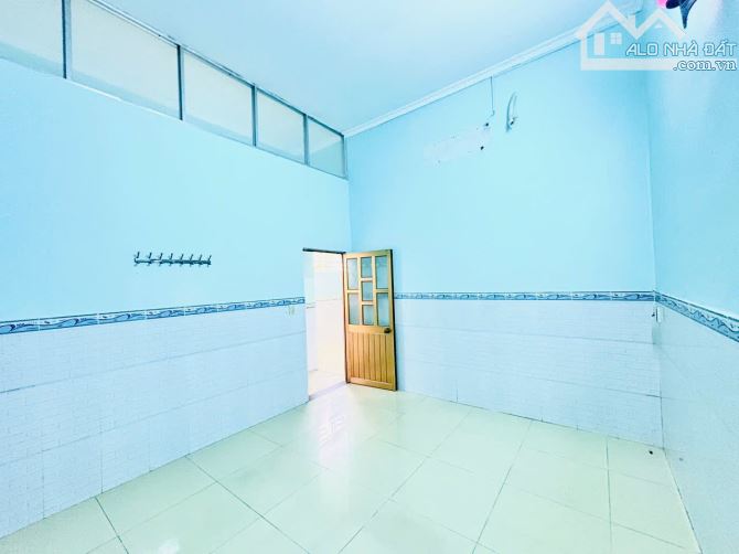 Bán Nhà  2 Mặt Tiền  Hẻm Hóc Môn- 78 M2 - 2Tầng - HXH Thông - Chỉ 3,1 Tỷ. - 6