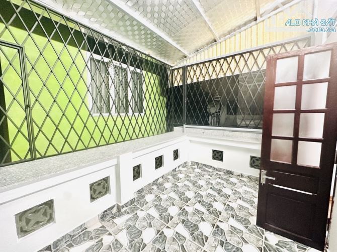 6.68 tỷ bán nhà phố Trần Khát Chân diện tích 30m2, mặt tiền rộng 4m, nhà xây 4 tầng, 4 ngủ - 6