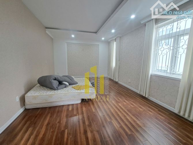 BIỆT THỰ HIỆN ĐẠI ĐƯỜNG NGUYỄN VĂN HƯỞNG - CÓ SẴN NỘI THẤT GIÁ 65 TRIỆU - 6