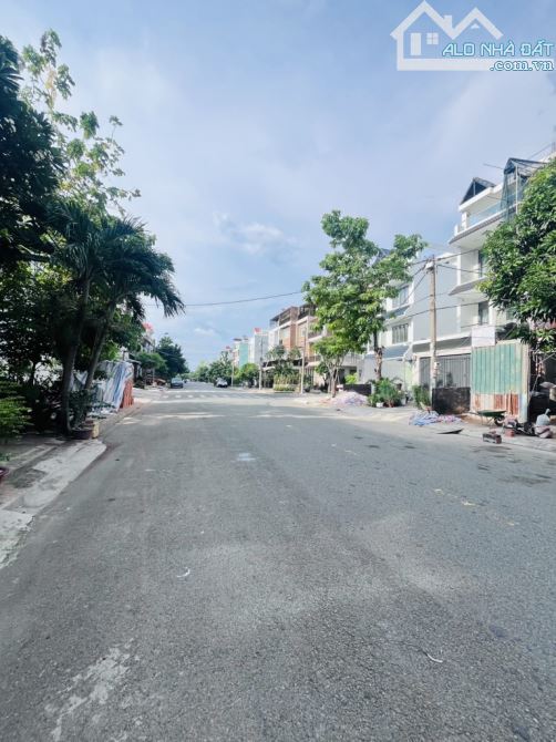 Biệt thự Trịnh Quang Nghị 240m2( 10 x 24 ) , đẹp ở ngay, tặng nội thất cho khách thiện chí - 6