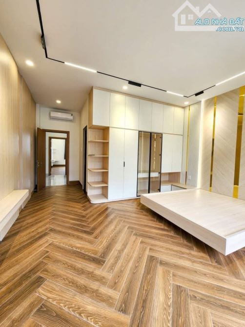 Gần BV Chợ Rẫy, HXH tránh, Nguyễn Chí Thanh Q10, lô góc, 6 tầng, 132m², MT 6.8m, 29.6 tỷ - 6
