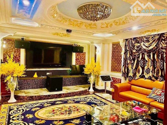Bán Biệt Thự Cách Mạng Tháng 8, 300m2, 10x30m, 5 tầng, có hầm xe, đường nhựa Ô TÔ 8m - 6