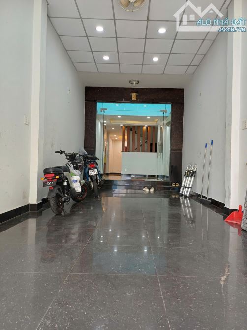 CHỦ ĐỊNH CƯ CẦN BÁN NHÀ ĐANG ĐỂ TRỐNG ĐƯỜNG BÀU CÁT.DT 5X20(100m2)GIÁ 9TỶ TL - 7