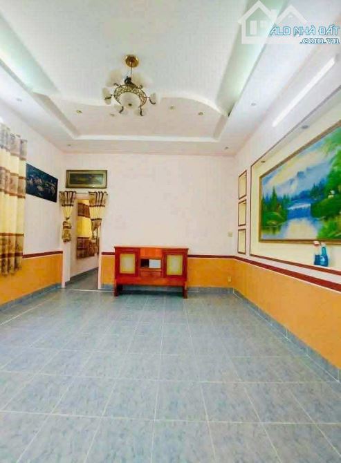 Cho thuê 400 m2 nhà và sân  đường Tầm Vu 9 triệu - 8