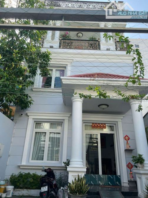 Bán biệt thự HXH đường Ông Ích Khiêm Phường 5 Quận 11. DT 7x26m trệt 3 lầu giá 24 tỷ