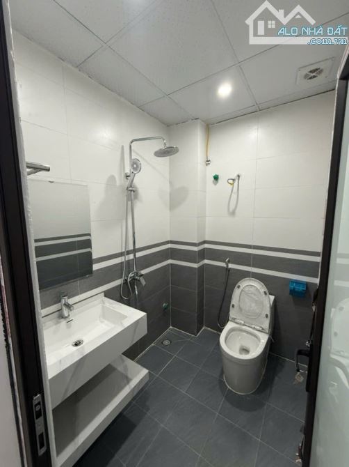 NHÀ ĐẸP YÊN NỘI SÁP NHẬP THƯỢNG CÁT MỚI- Ô TÔ ĐỖ CỔNG - 10 M RA Ô TÔ TRÁNH 30M 5 TẦNG -MT