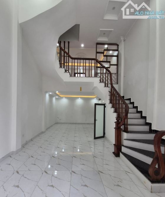Chỉ hơn 5 tỷ ! Bán nhà mới, xây độc lập, 54m2 x 5 tầng tại Đông Mỹ, Thanh Trì
