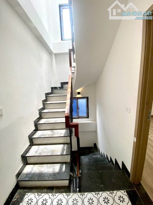 BÁN NHÀ DÂN XÂY NGUYÊN KHÊ Ô TÔ ĐỖ CỬA 40M2 MT5 GIÁ 4.55 TỶ