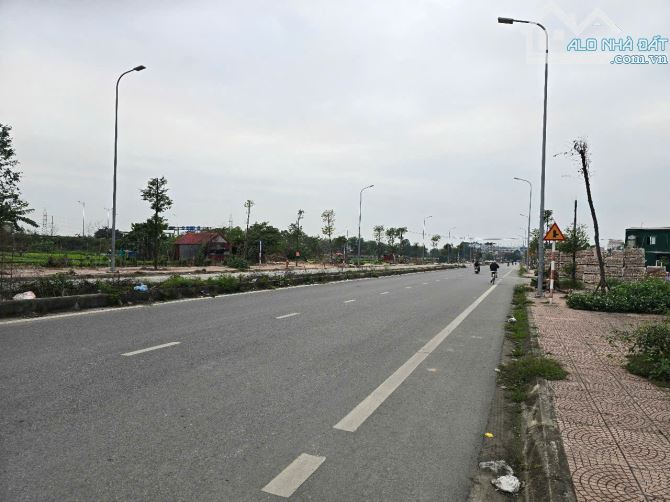 Bán Lô Góc . Bình Than kéo dài . dt 155m . mt 10m . hướng ĐN & TN . giá 22 tỷ