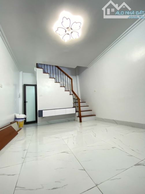 Bán nhà Đức Thắng, sát HV Tài Chính, 6 tầng chỉ 4.5 tỷ, phân lô, ô tô đỗ, an sính đỉnh
