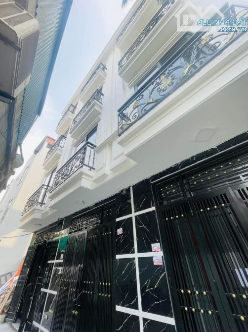 Cách chợ ỷ la 200m. Ngay sát trục Lê Trọng Tấn - Lê Quang Đạo. Giá hơn 5 tỷ