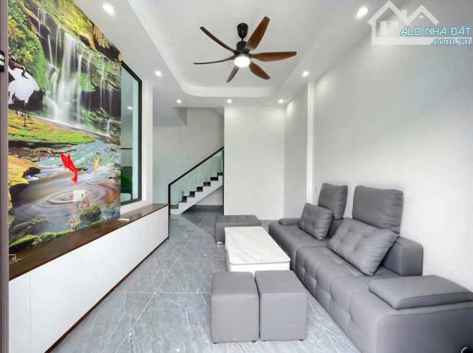 5 TỶ HƠN, THANG MÁY Ô TÔ VÀO GẦN NHÀ TẢ THANH OAI THANH TRÌ 34M  Nhà 5 tầng có thang máy,