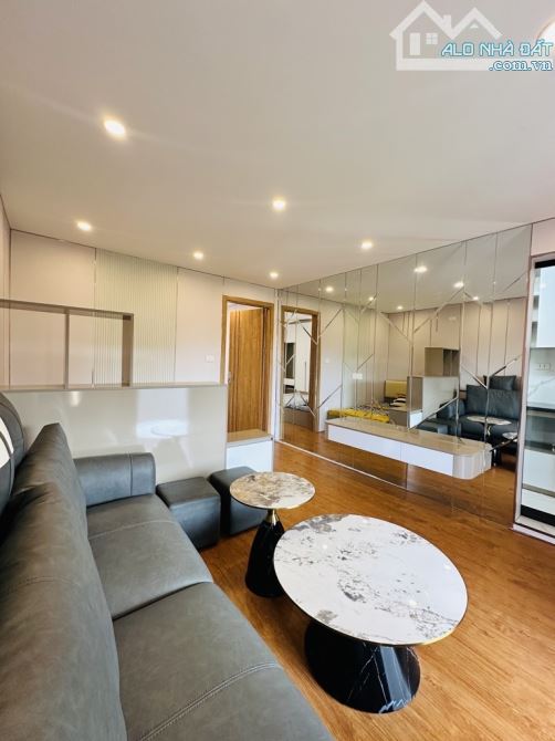 3.225 tỷ bán căn hộ tập thể Quỳnh Mai diệntích 70m2, căn hộ thiết kế 3 phòng ngủ, đầy đủ n