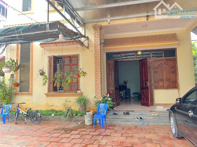 Bán đất 545m/400m TC làn 2 QL6 bám đường aphan sẵn nhà 2 tầng sẵn ở tại Lâm Sơn,Lương Sơn